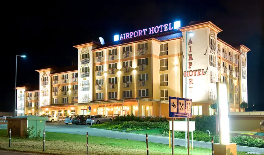 Airport Hotel Budapest Vecss - Pnksd - teljes elrefizetssel (min. 3 j)