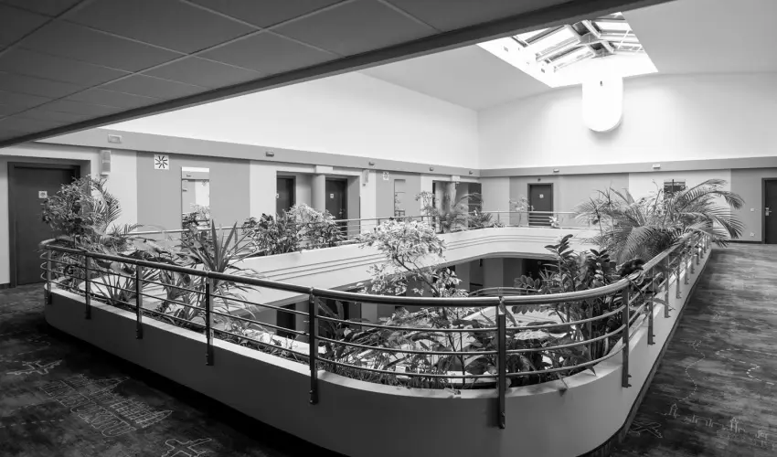 Airport Hotel Budapest Vecs�s - P�nk�sd - teljes el�refizet�ssel (min. 2 �j)