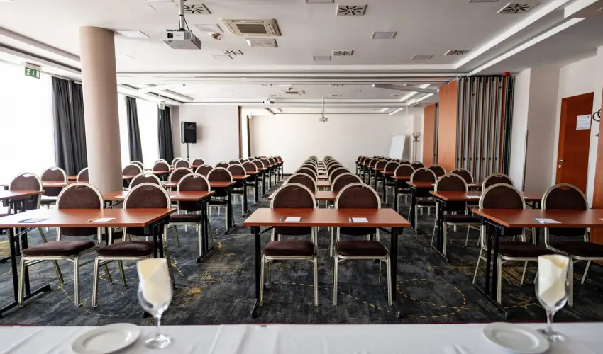 Airport Hotel Budapest Vecss - Pnksd - teljes elrefizetssel (min. 3 j)