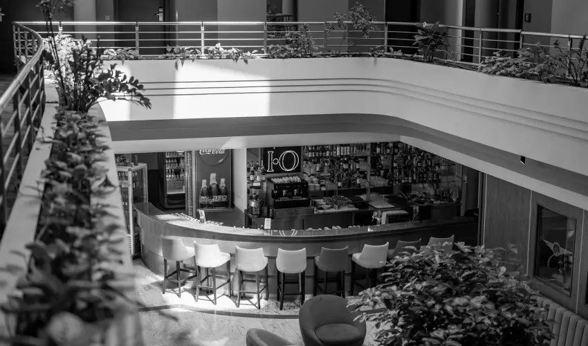 Airport Hotel Budapest Vecs�s - P�nk�sd - teljes el�refizet�ssel (min. 2 �j)