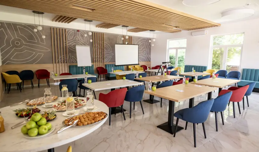 Airport Hotel Budapest Vecss - Pnksd - teljes elrefizetssel (min. 3 j)