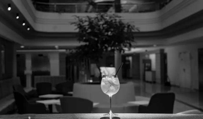 Airport Hotel Budapest Vecs�s - P�nk�sd - teljes el�refizet�ssel (min. 2 �j)