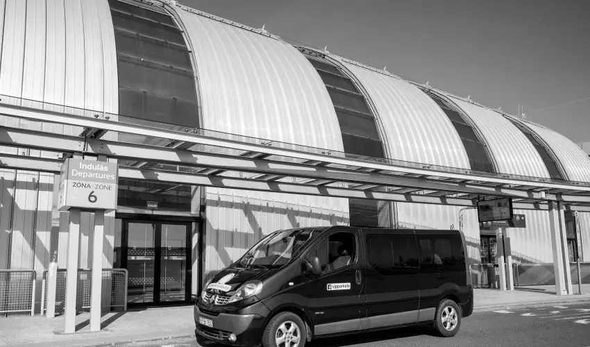 Airport Hotel Budapest Vecs�s - P�nk�sd - teljes el�refizet�ssel (min. 2 �j)