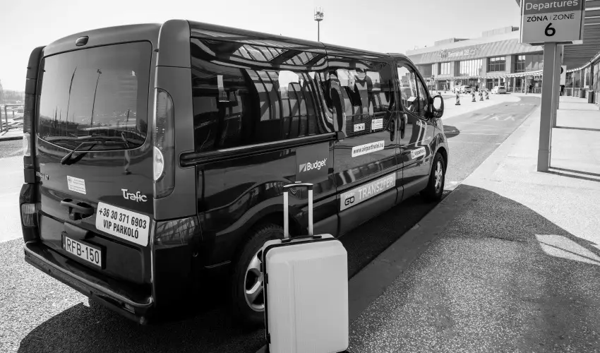 Airport Hotel Budapest Vecs�s - P�nk�sd - teljes el�refizet�ssel (min. 2 �j)