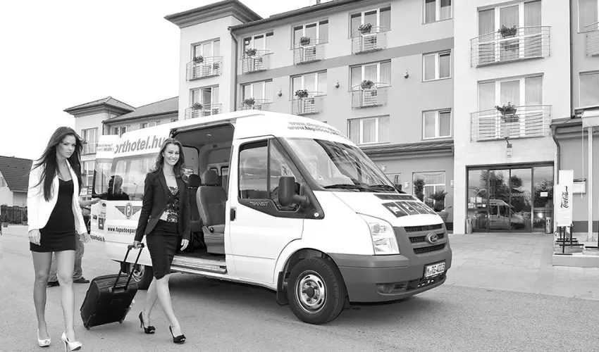 Airport Hotel Budapest Vecs�s - P�nk�sd - teljes el�refizet�ssel (min. 2 �j)