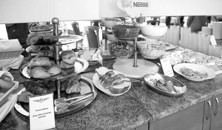 Airport Hotel Budapest Vecs�s - P�nk�sd - teljes el�refizet�ssel (min. 2 �j)