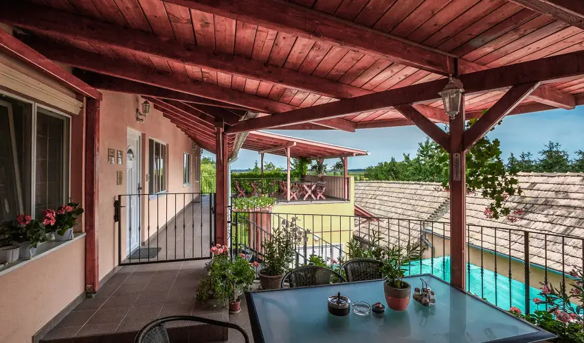 Aranypatk� Panzi� Gy�r�jbar�t - P�nk�sd