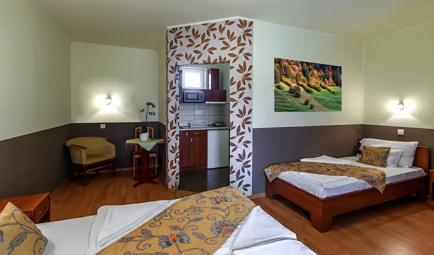 Aranypatk� Panzi� Gy�r�jbar�t - P�nk�sd