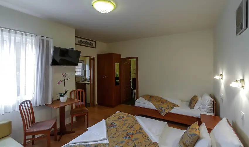 Aranypatk� Panzi� Gy�r�jbar�t - P�nk�sd