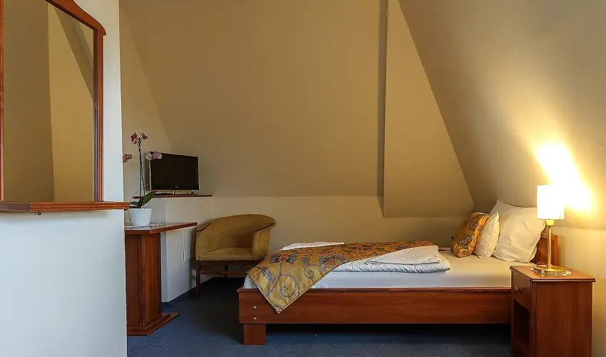 Aranypatk� Panzi� Gy�r�jbar�t - P�nk�sd