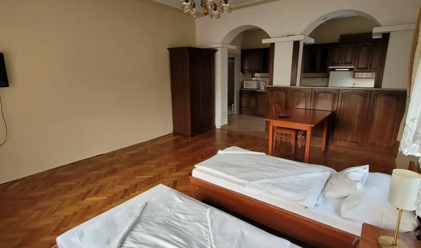 Aranypatk� Panzi� Gy�r�jbar�t - P�nk�sd