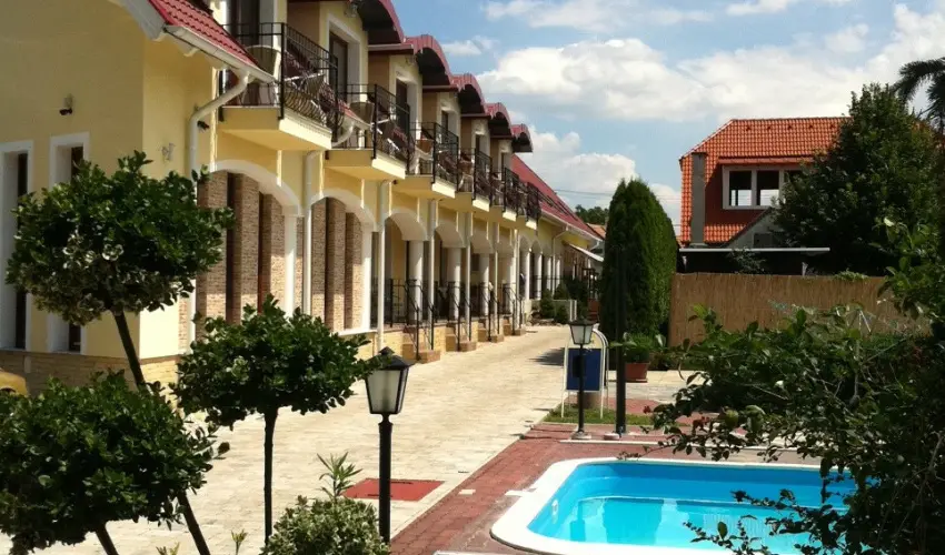 Bajor Panzi Aparthotel Bk, Bkfrd - Pnksd 