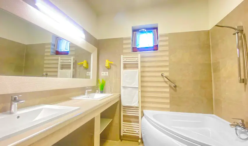 Bajor Panzi Aparthotel Bk, Bkfrd - Pnksd 