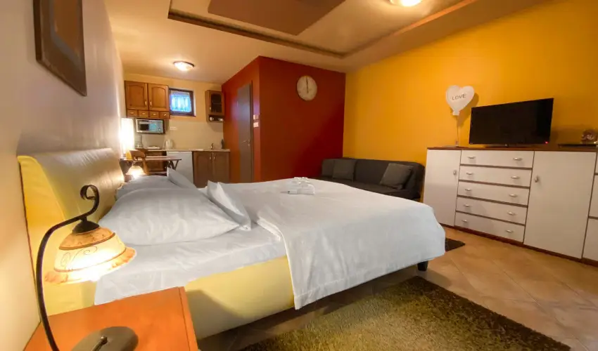 Bajor Panzi Aparthotel Bk, Bkfrd - Pnksd 