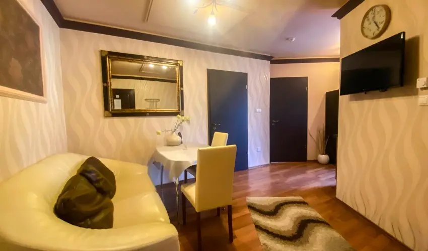 Bajor Panzi Aparthotel Bk, Bkfrd - Pnksd 