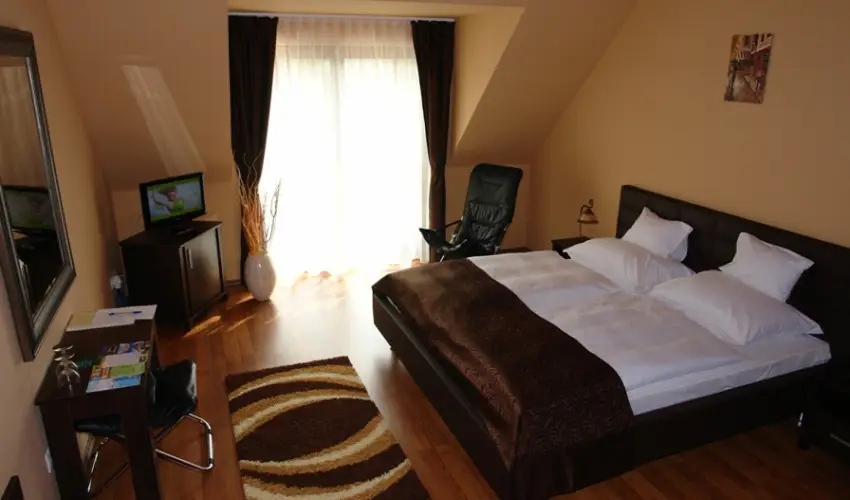 Bajor Panzi Aparthotel Bk, Bkfrd - Pnksd 