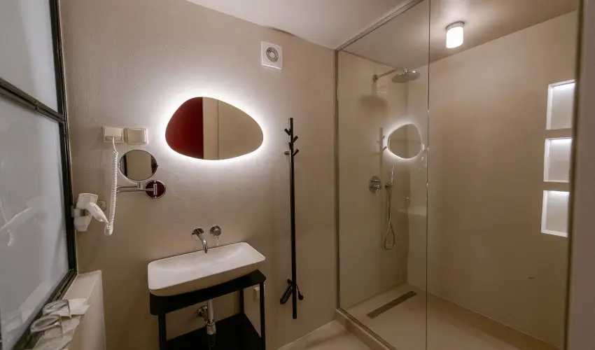 Barka Galria Hotel s tterem Tllya - Pnksd