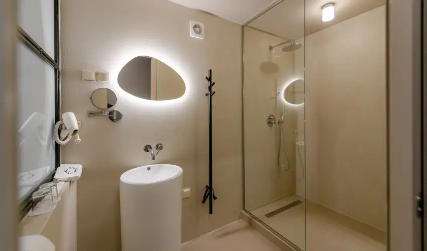 Barka Galria Hotel s tterem Tllya - Pnksd