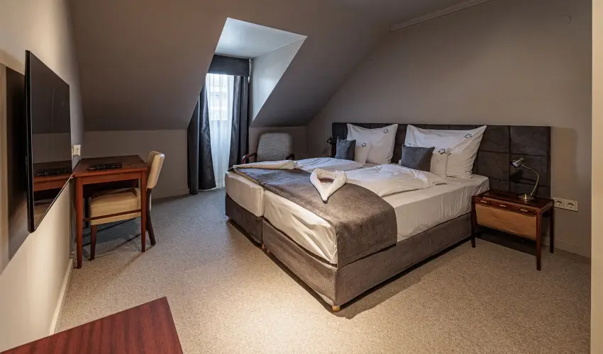 Barka Galria Hotel s tterem Tllya - Pnksd