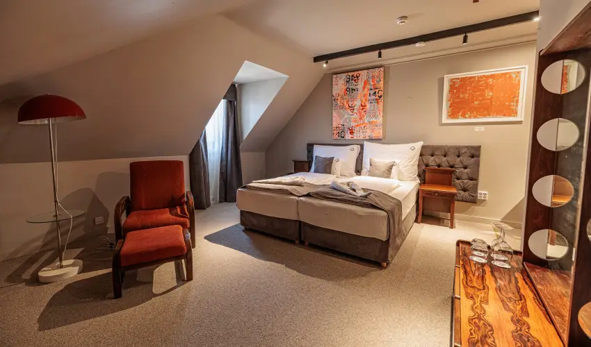 Barka Galria Hotel s tterem Tllya - Pnksd