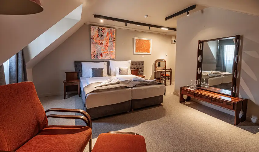 Barka Galria Hotel s tterem Tllya - Pnksd