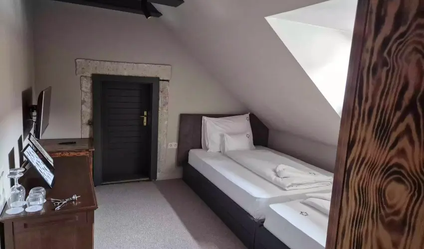 Barka Galria Hotel s tterem Tllya - Pnksd