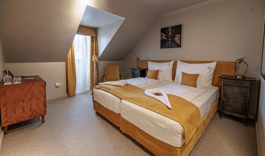 Barka Galria Hotel s tterem Tllya - Pnksd