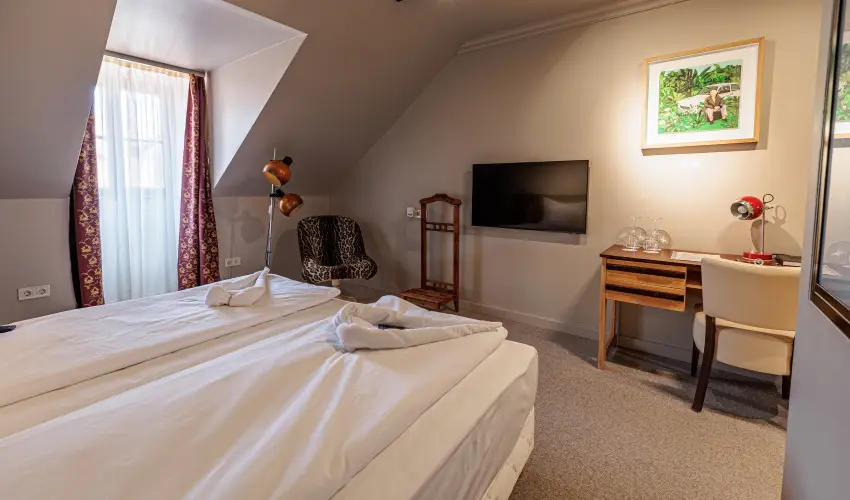 Barka Galria Hotel s tterem Tllya - Pnksd