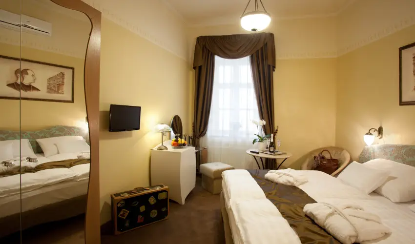 Barokk Hotel Promend Gyr - Pnksd 