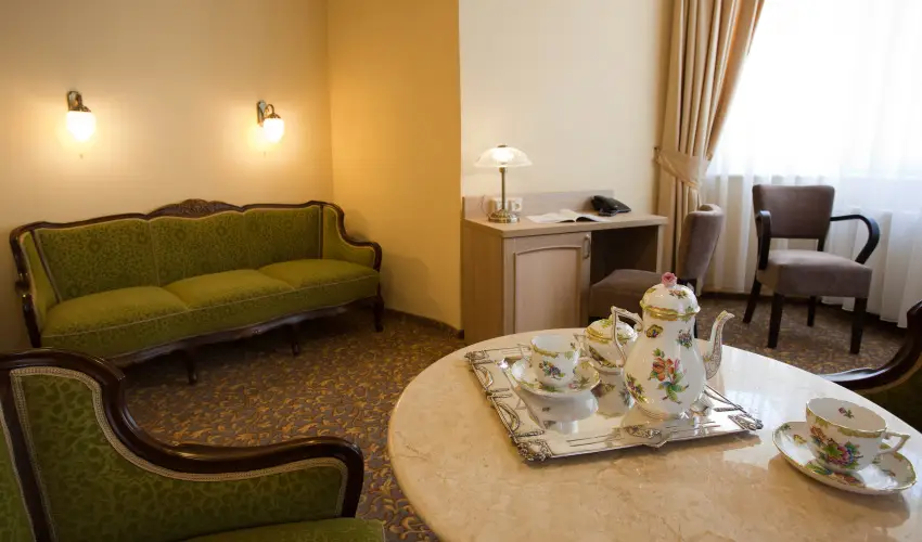 Barokk Hotel Promend Gyr - Pnksd 