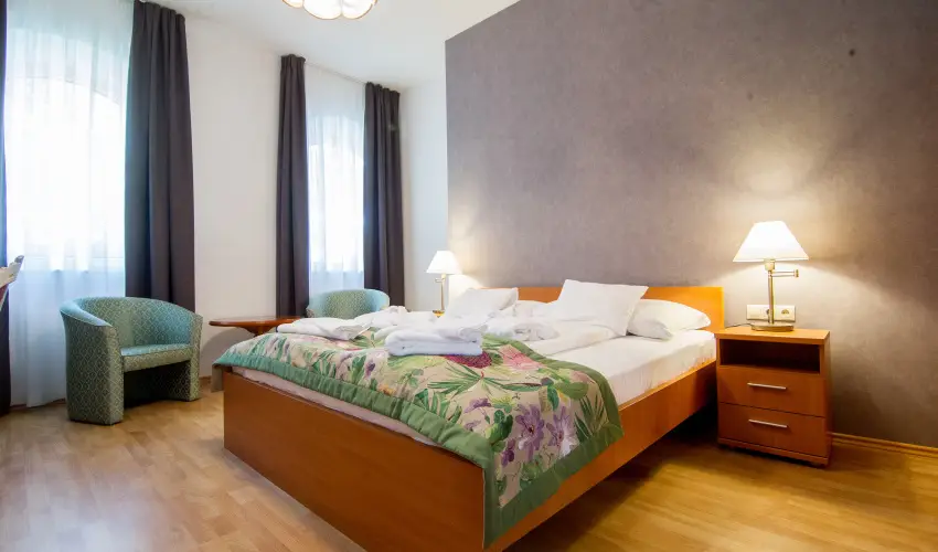 Batthyny Kria Zalacsny - Pnksd (min. 3 j)