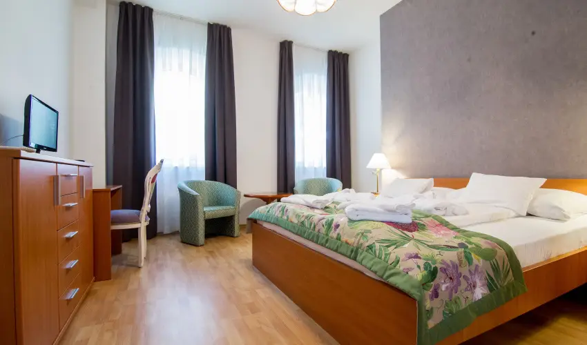 Batthyny Kria Zalacsny - Pnksd (min. 3 j)