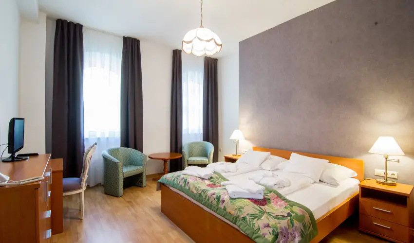 Batthyny Kria Zalacsny - Pnksd (min. 3 j)