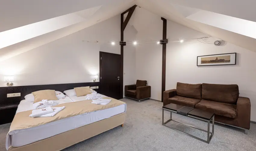 Bazilika alatti Panzi Esztergom - Pnksd 