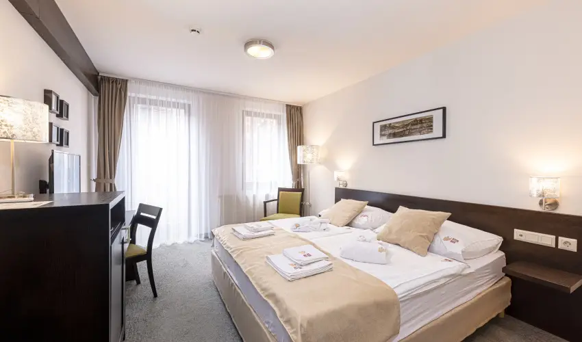 Bazilika alatti Panzi Esztergom - Pnksd 