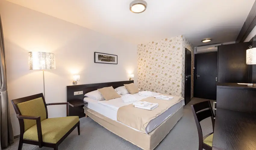 Bazilika alatti Panzi Esztergom - Pnksd 