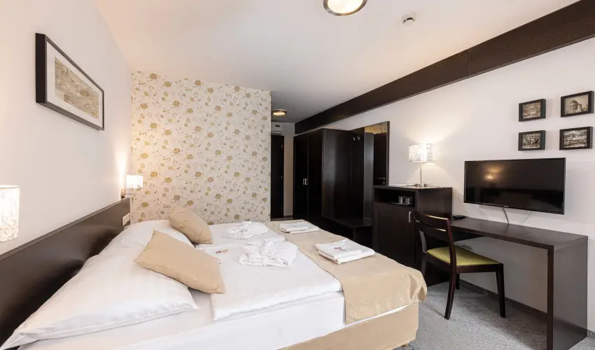 Bazilika alatti Panzi Esztergom - Pnksd 