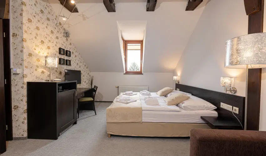 Bazilika alatti Panzi Esztergom - Pnksd 