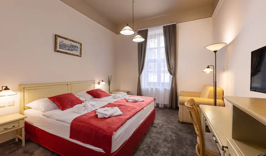 Bazilika alatti Panzi Esztergom - Pnksd 