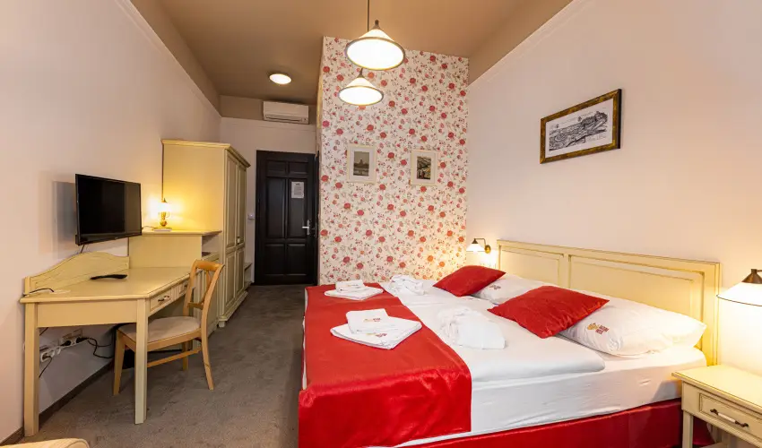 Bazilika alatti Panzi Esztergom - Pnksd 