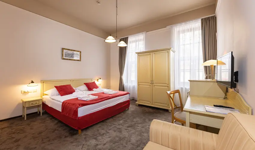 Bazilika alatti Panzi Esztergom - Pnksd 