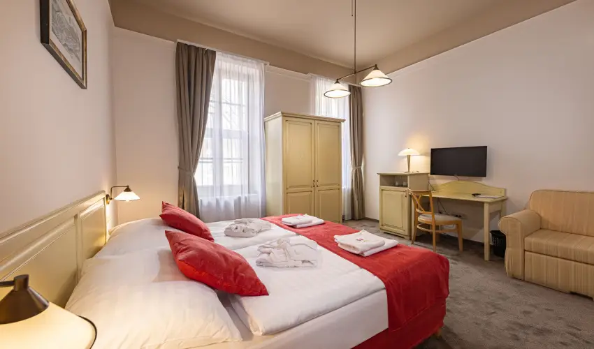 Bazilika alatti Panzi Esztergom - Pnksd 