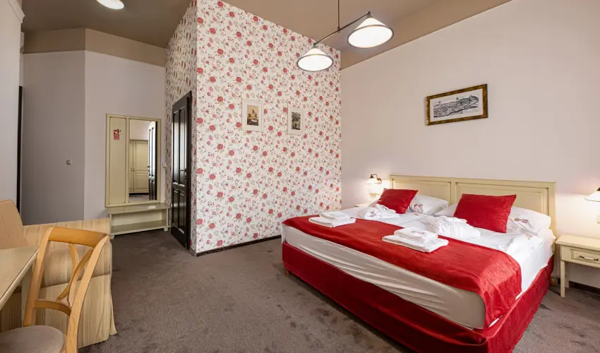 Bazilika alatti Panzi Esztergom - Pnksd 