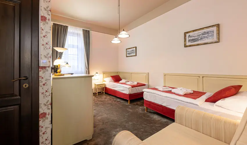 Bazilika alatti Panzi Esztergom - Pnksd 