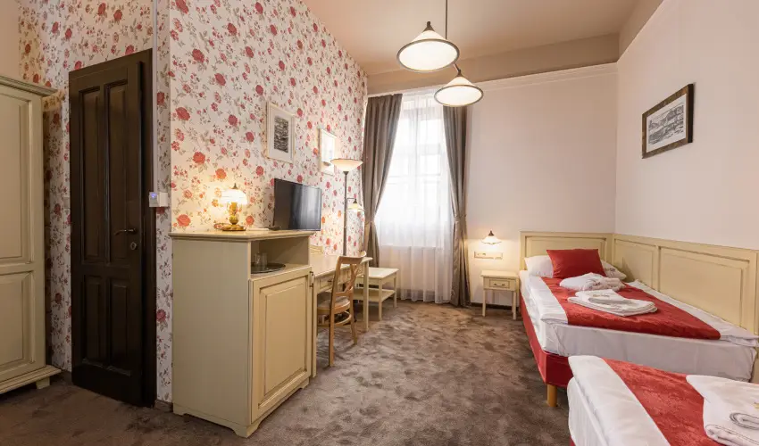 Bazilika alatti Panzi Esztergom - Pnksd 