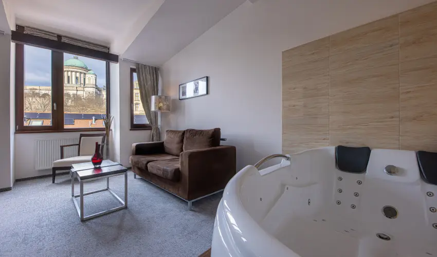 Bazilika alatti Panzi Esztergom - Pnksd 