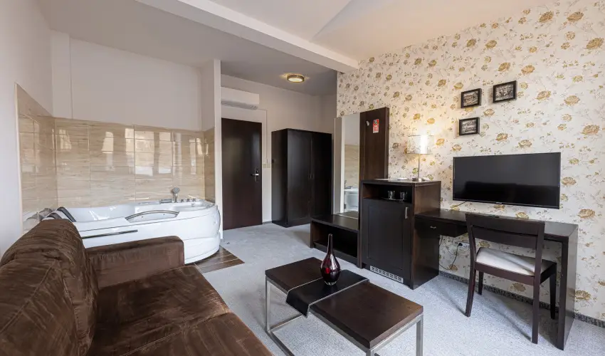 Bazilika alatti Panzi Esztergom - Pnksd 