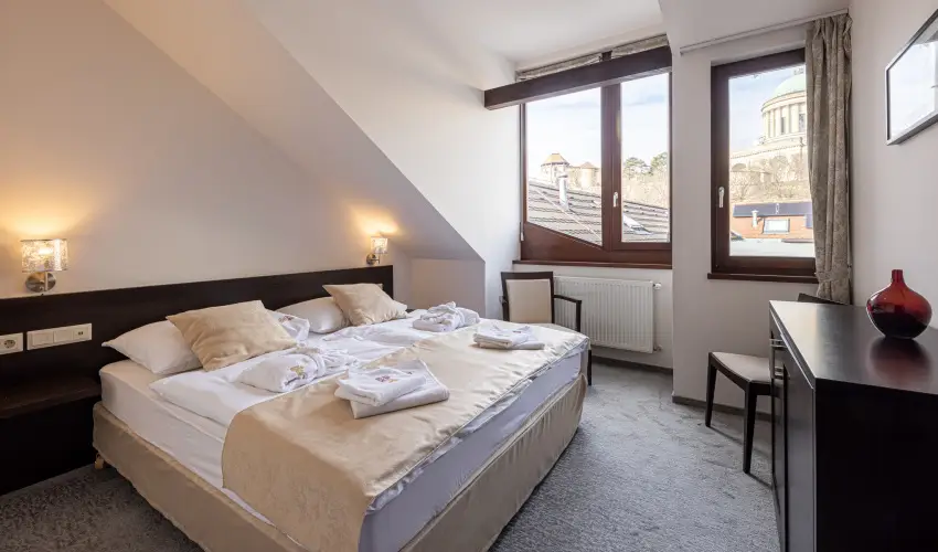 Bazilika alatti Panzi Esztergom - Pnksd 