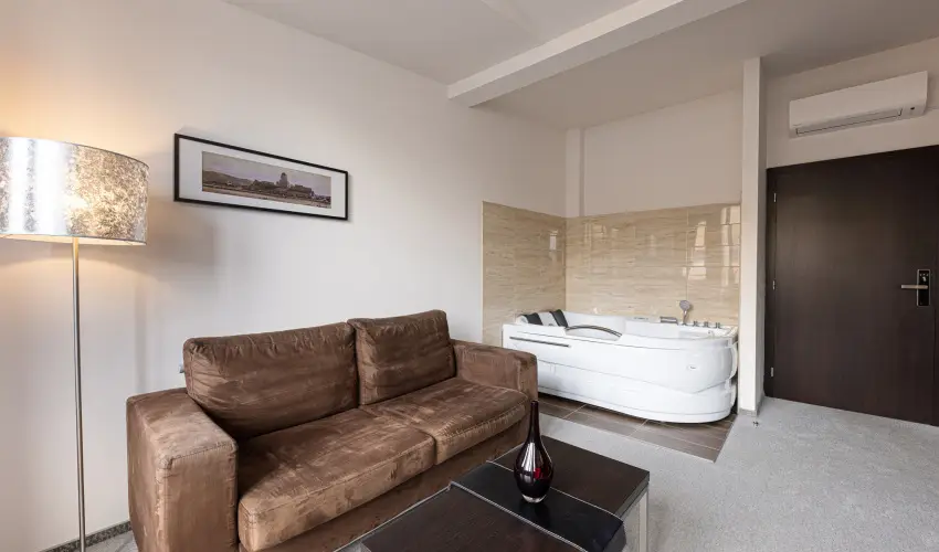 Bazilika alatti Panzi Esztergom - Pnksd 