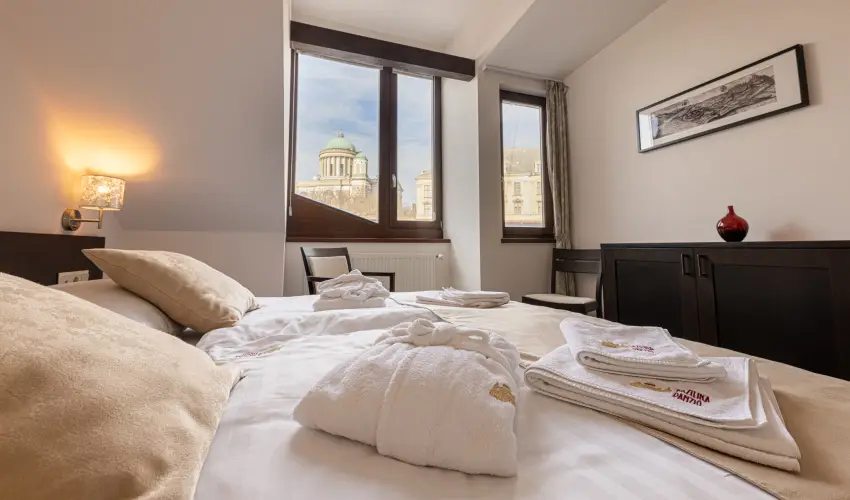 Bazilika alatti Panzi Esztergom - Pnksd 